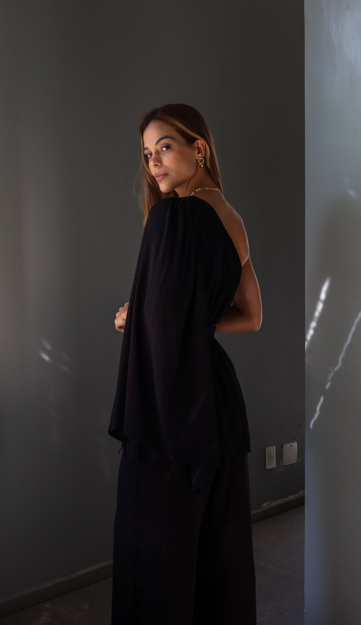 Blusa Um Ombro Só Betina Preta