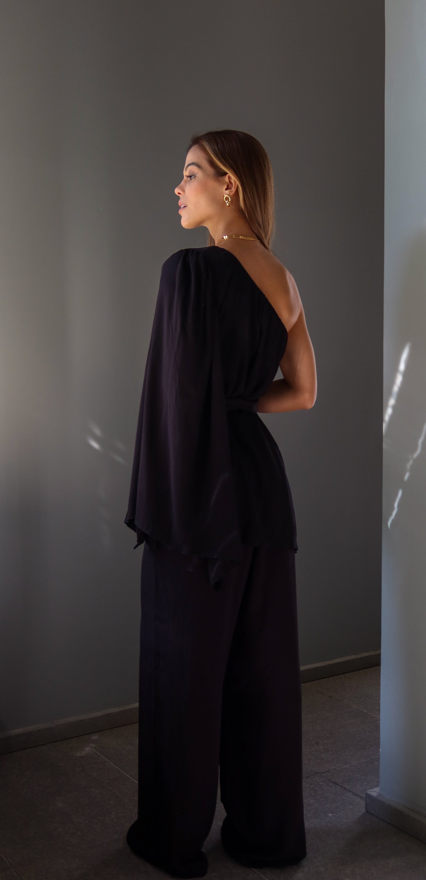 Blusa Um Ombro Só Betina Preta